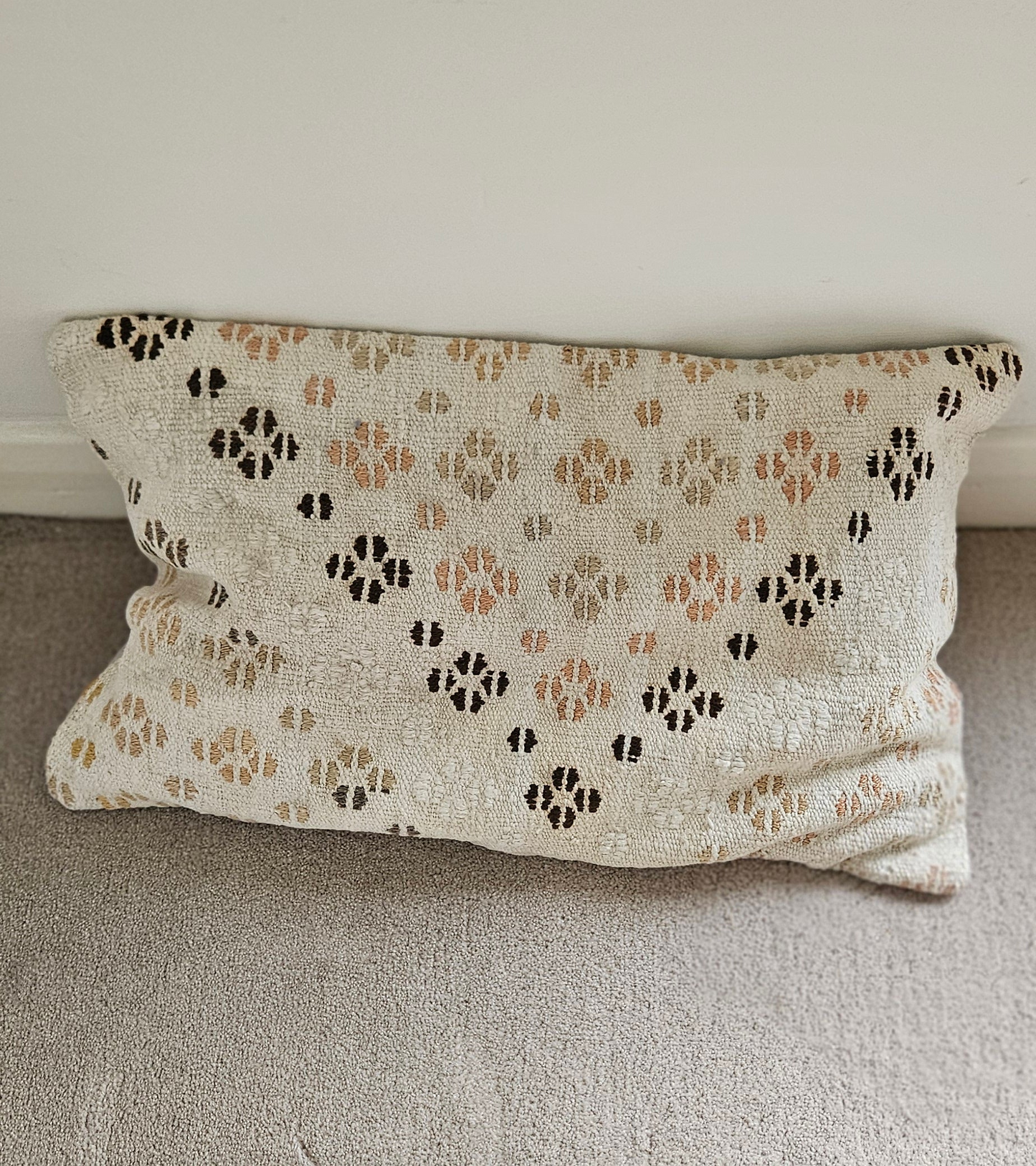 Embroidered kilim cushion cover