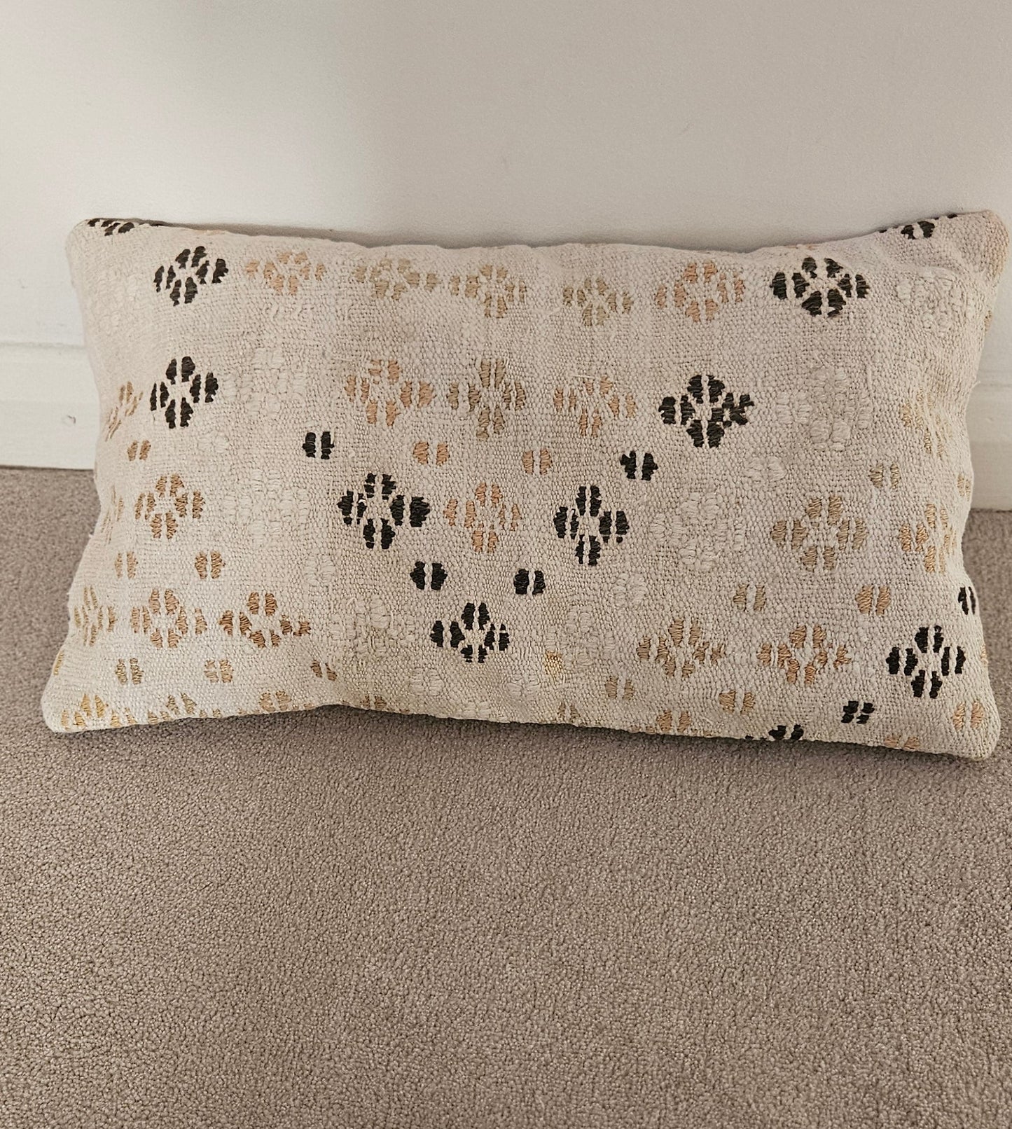 Embroidered kilim cushion cover