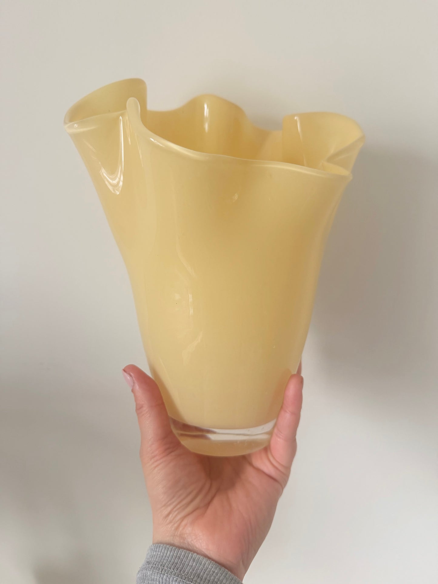 Vintage Buttery Yellow Art Glass Vase – Ruffled Edge