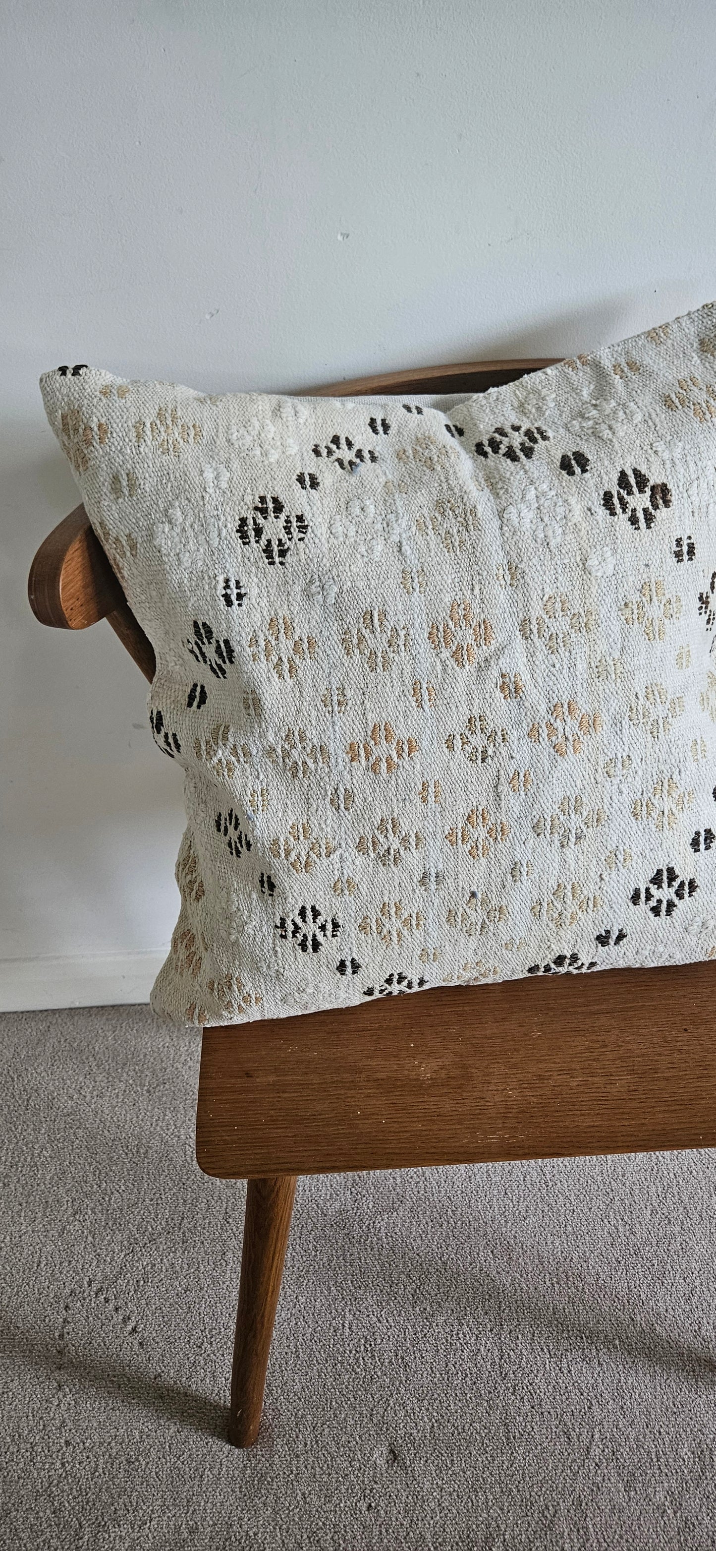 Embroidered kilim cushion cover