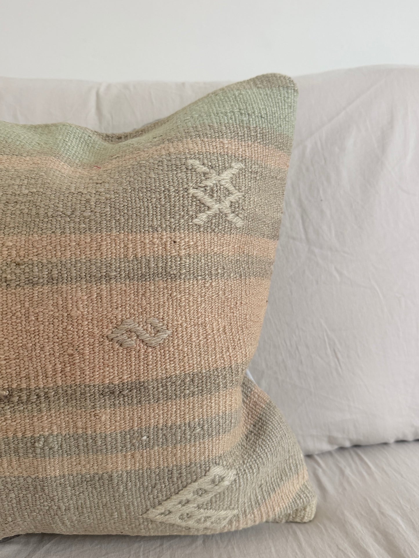 Vintage turkish Kilim cushion cover