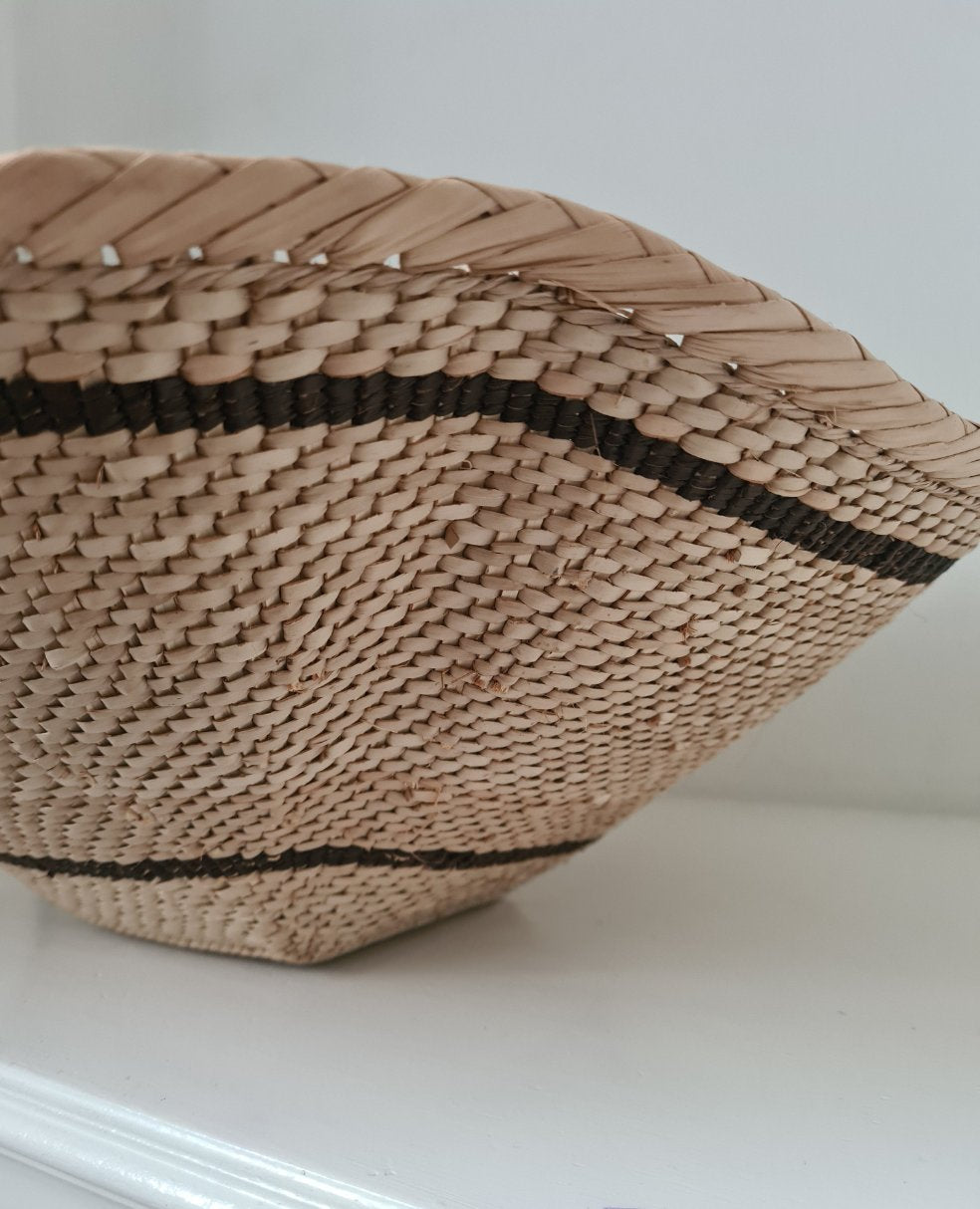 Dancing wave basket