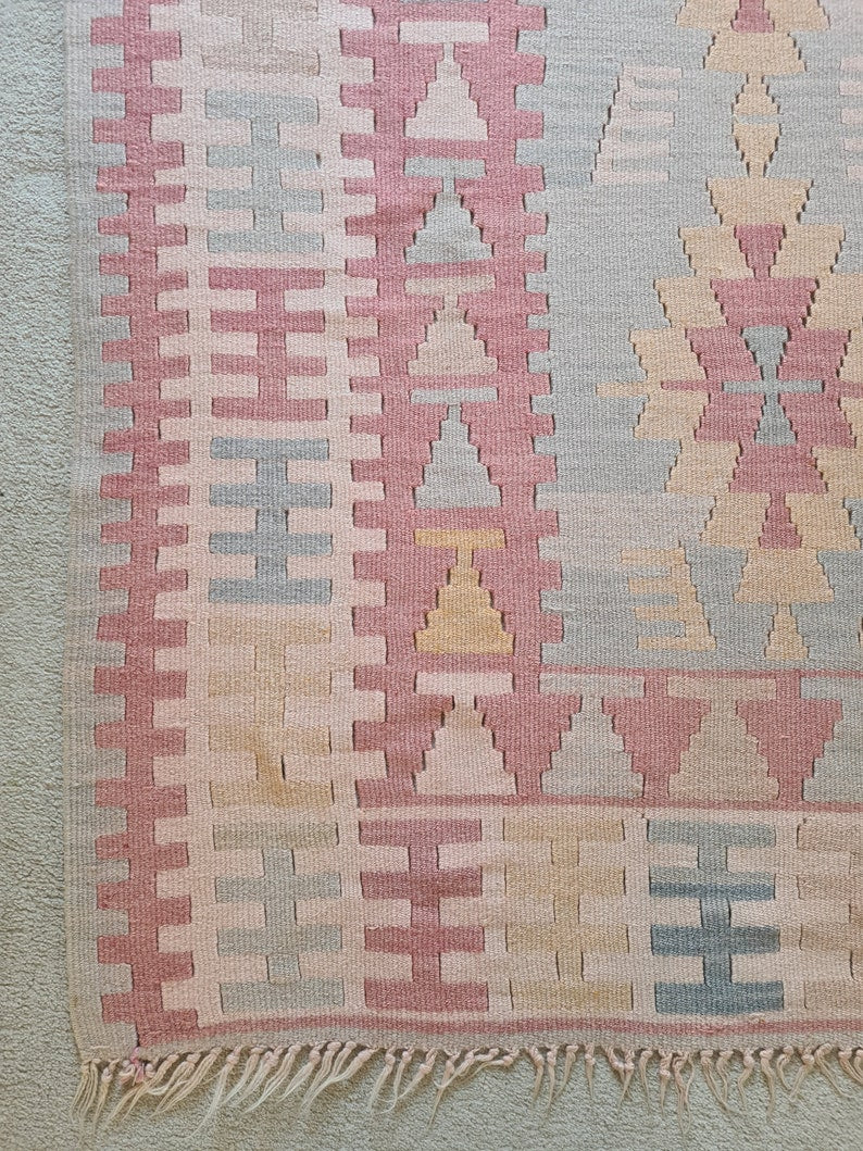 Vintage pastel kilim